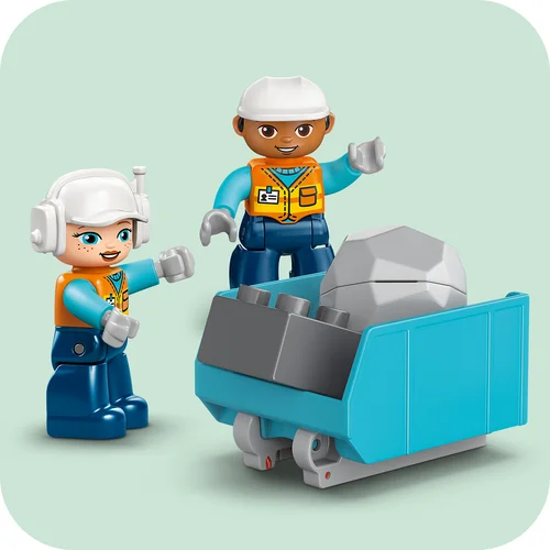 2 фигурки на строители