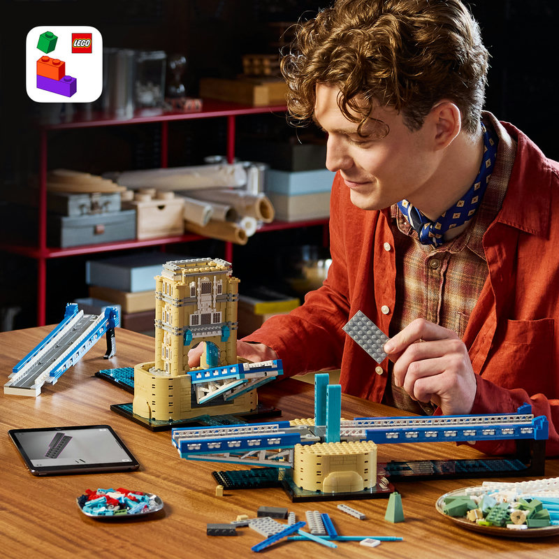 Includes interactive 3D building instructions