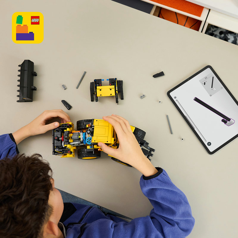 Enter a digital world of building