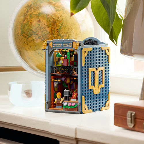 Versatile display piece