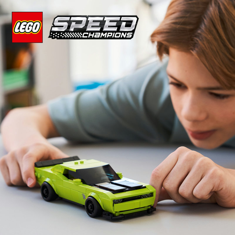 Stavebnice sportovního auta Dodge Challenger SRT Hellcat
