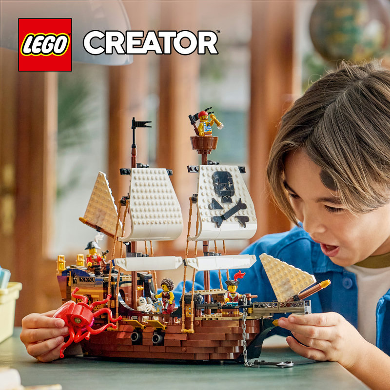 3 pirate toy building options in 1 set