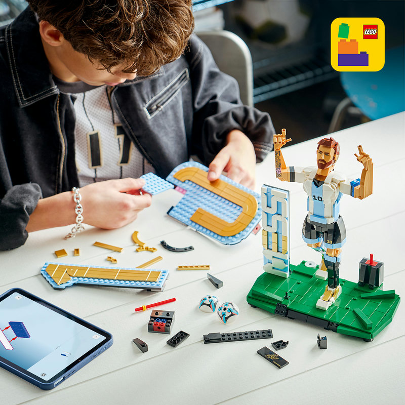 Includes interactive 3D building instructions