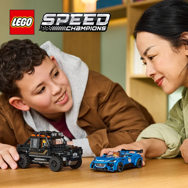 LEGO® játékkészlet 2 brit játékautóval