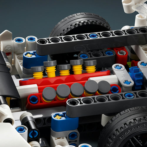 Автентичен двигател