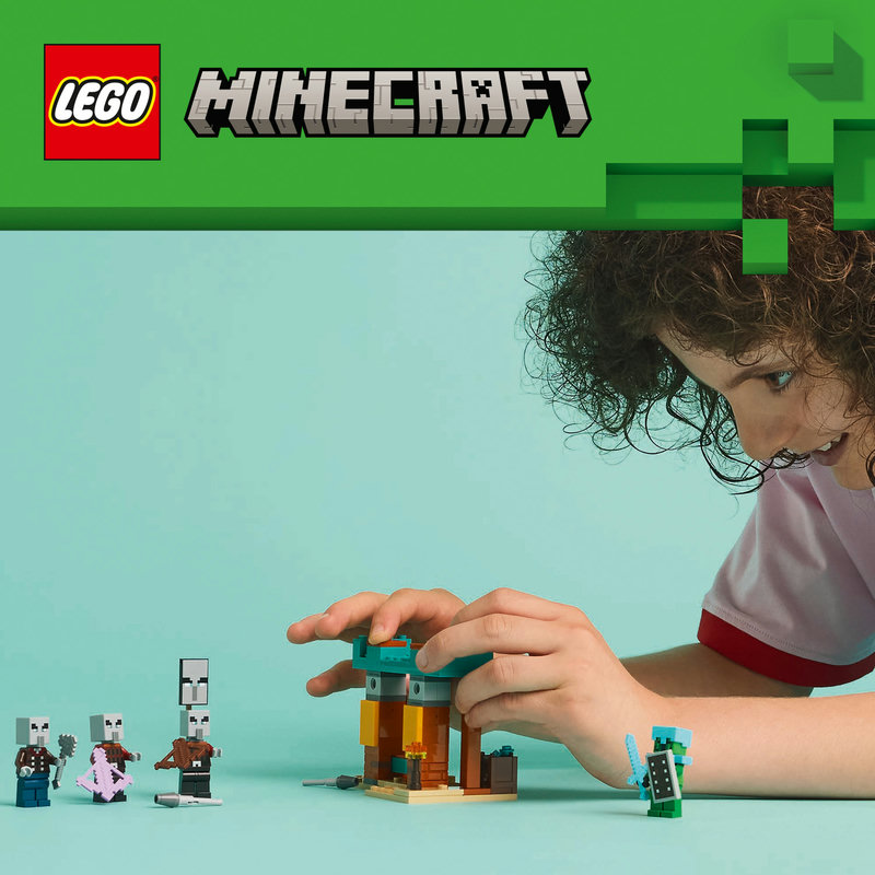 An epic treat in a small LEGO® Minecraft® set