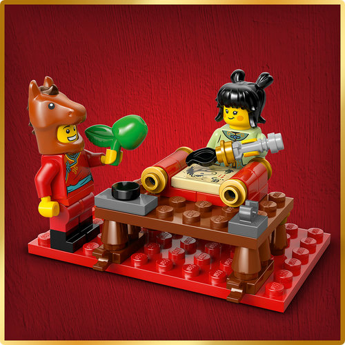 2 LEGO® minifigürlü sahne