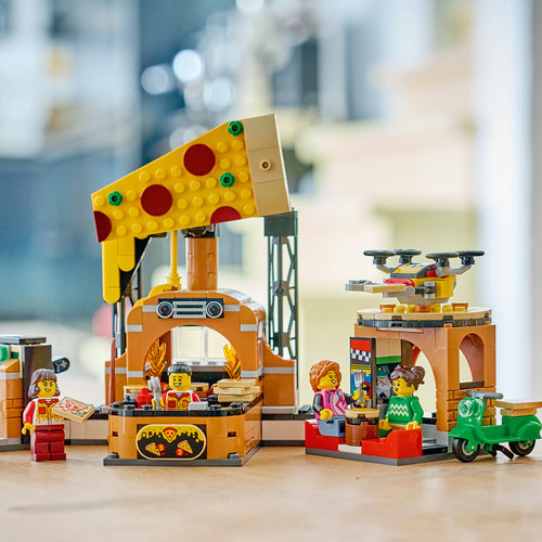 Busy pizza restaurant