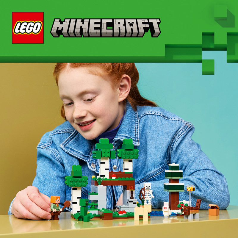 Battle mobs in a classic Minecraft® mission