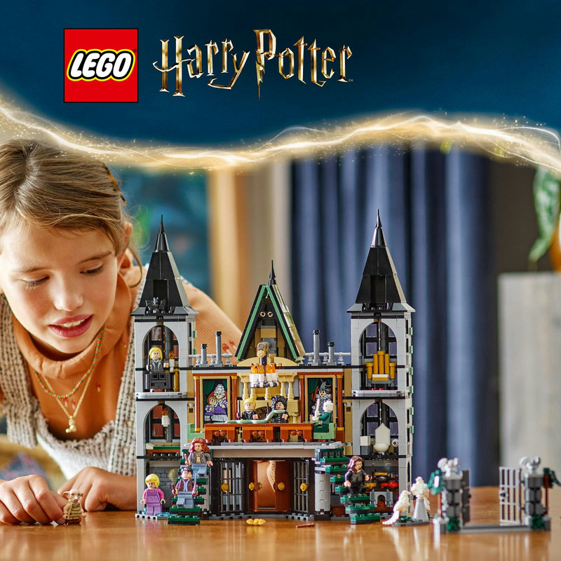 Enchanting play-and-display set