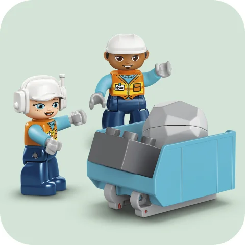 2 toy builder figures