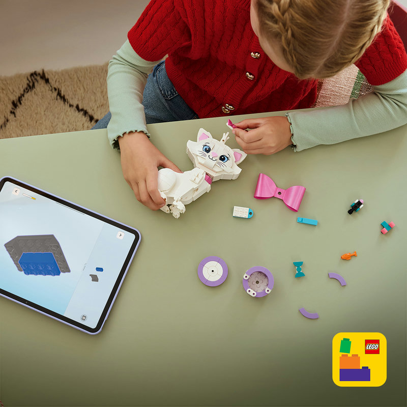 Включва интерактивни 3D инструкции за конструиране