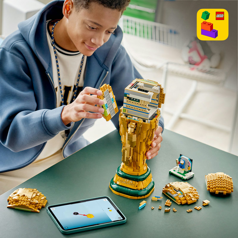 Includes interactive 3D building instructions