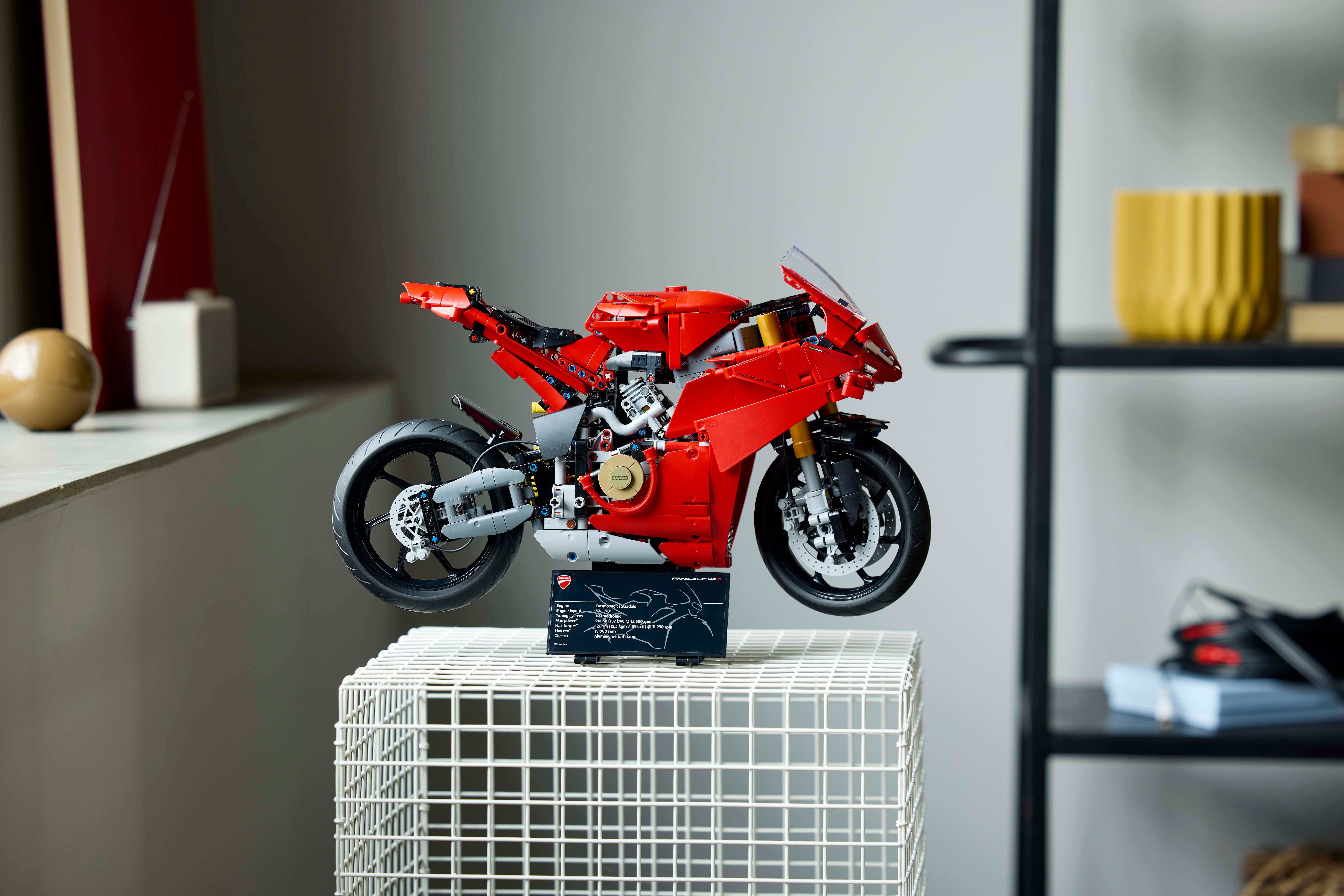 Лего техник Мотоцикл дукати Панигале Байк Lego Technic Ducati Panigale V4 S  42202