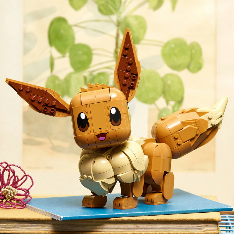 LEGO Eevee poseable features and details