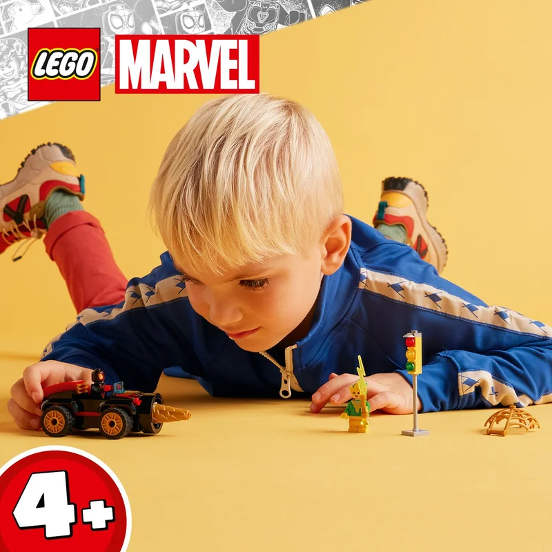 Komplet igračaka s Marvelovim junacima i vozilom