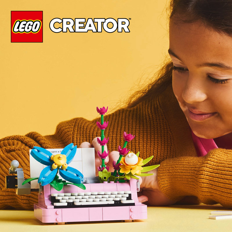 Alle drei Baumöglichkeiten des LEGO-Sets 31169 nebeneinander – Schreibmaschine, Keytar und Blumentopf