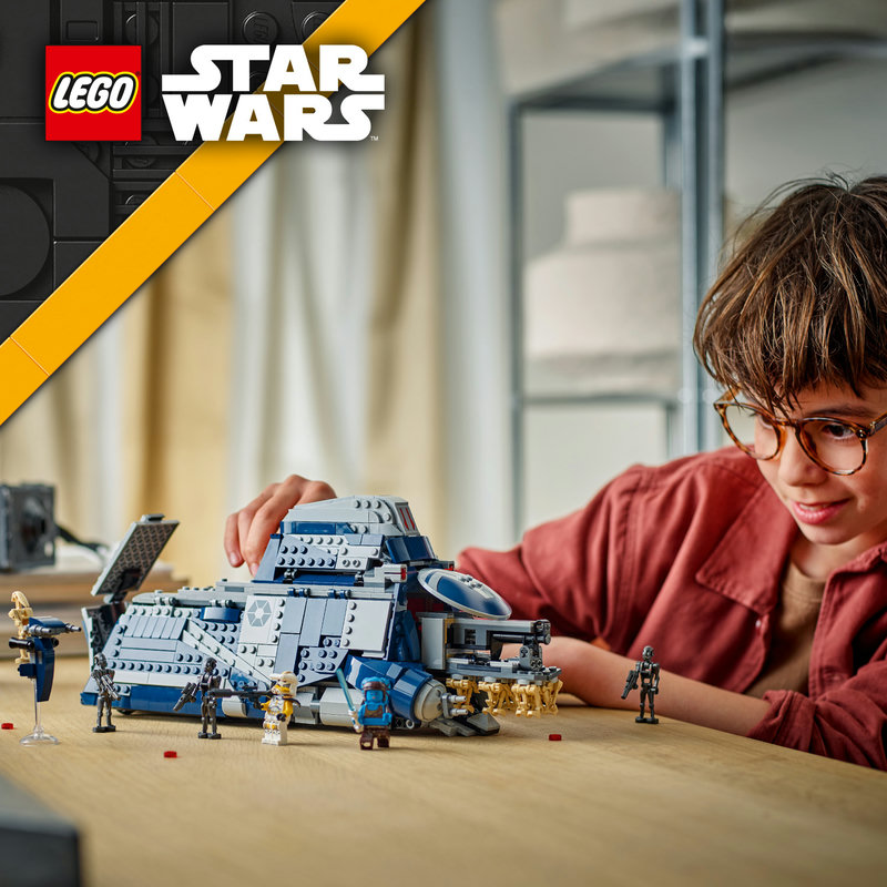 LEGO 75435 MTT geöffnet mit Droiden