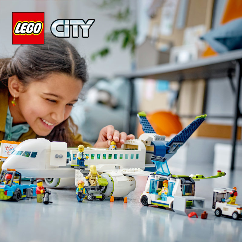 LEGO 60367 Passagierflugzeug Innenraum mit Cockpit und Sitzreihen