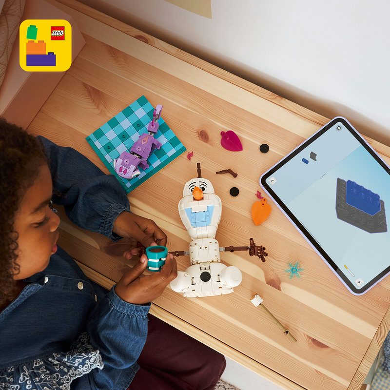 Включва интерактивни 3D инструкции за конструиране