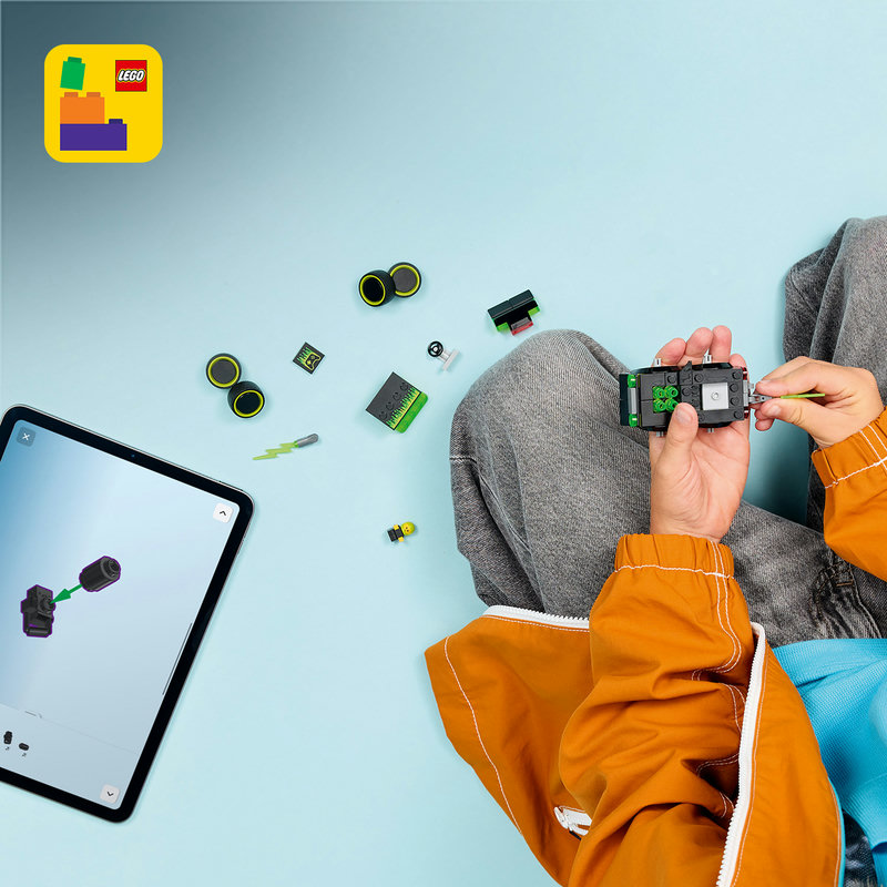 Enter a digital world of building