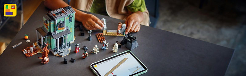 LEGO-Set 31167 Geisterhaus – Lifestyle-Szene mit Kind, das das Spukhaus bespielt