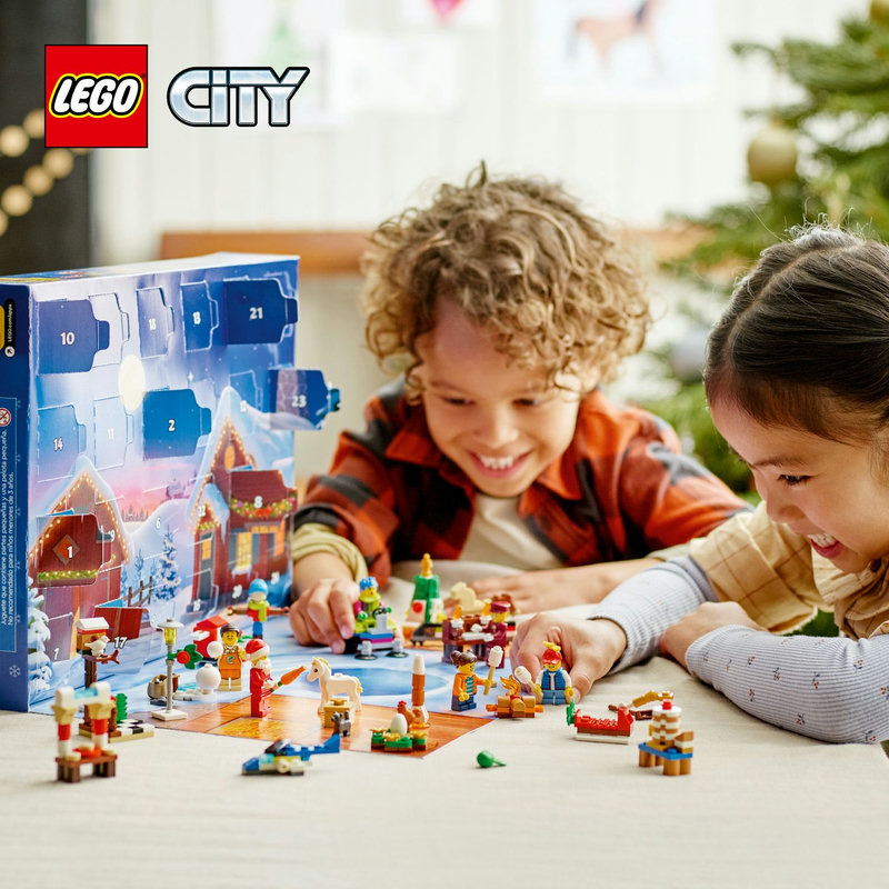 Advento kalendorius kupinas LEGO® staigmenų!