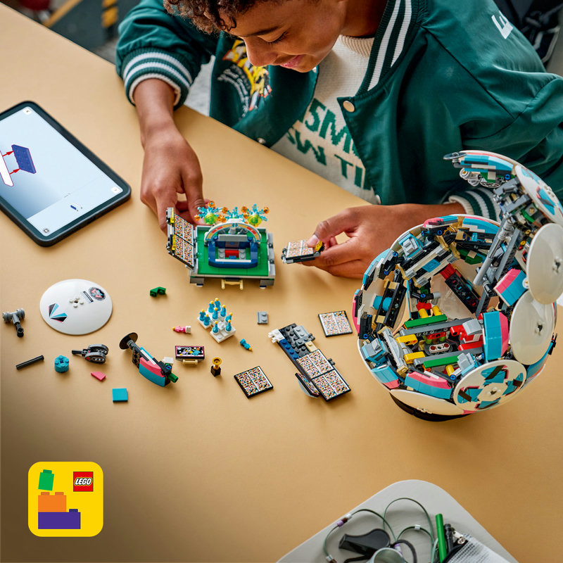 Includes interactive 3D building instructions