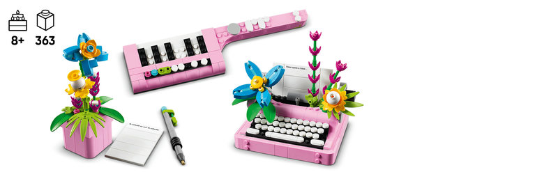 Nahaufnahme der Schreibmaschine mit beweglicher Tastatur und bunten Blumen