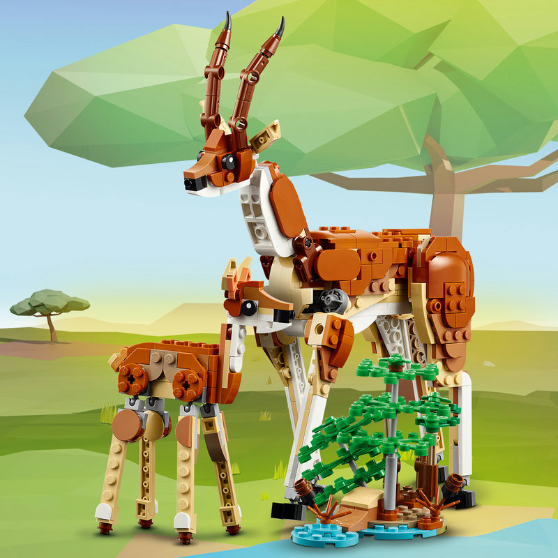 LEGO 31150 Tiersafari – Kind spielt mit den Safari-Tiermodellen in einer Spielszene