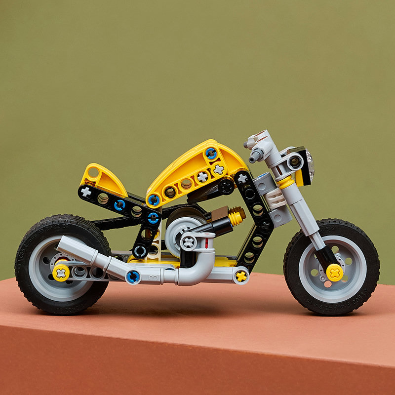 Мотоциклет – подарък за деца, които обичат да строят