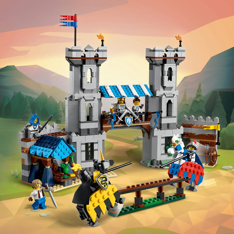 LEGO-Set 31168 – Alle drei Bauoptionen nebeneinander: Ritterburg, Turnierplatz und Mittelalterdorf
