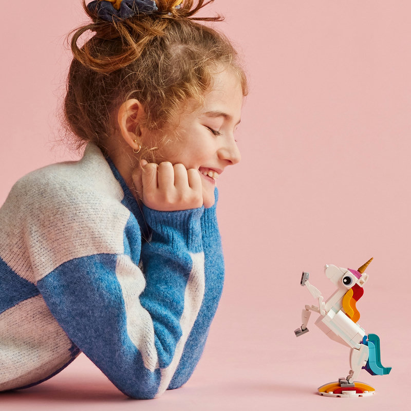 LEGO 31140 Lifestyle-Bild mit Kind und Einhorn