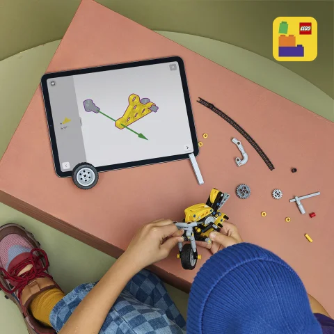 Includes interactive 3D building instructions