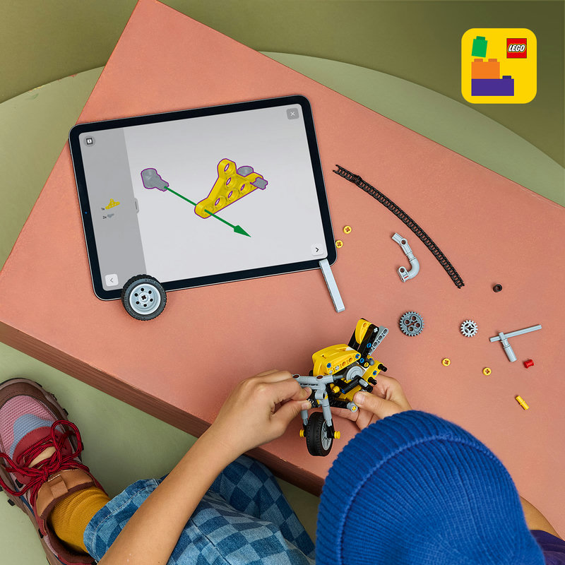 Включва интерактивни 3D инструкции за конструиране