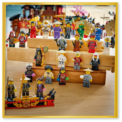 23 NINJAGO® minifiguren