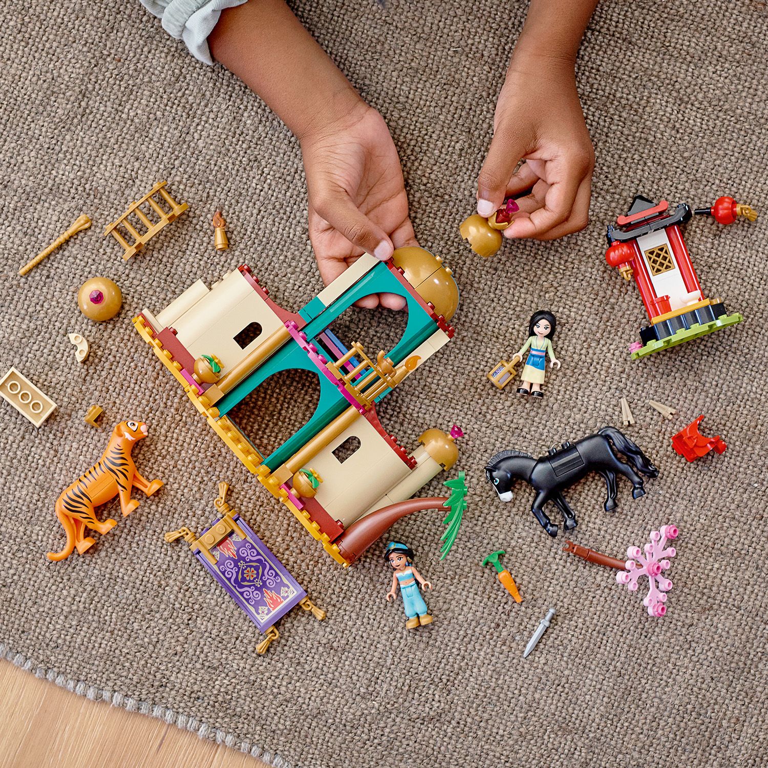 Žaiskite, mokykitės ir aukite su LEGO® ǀ Disney rinkiniu