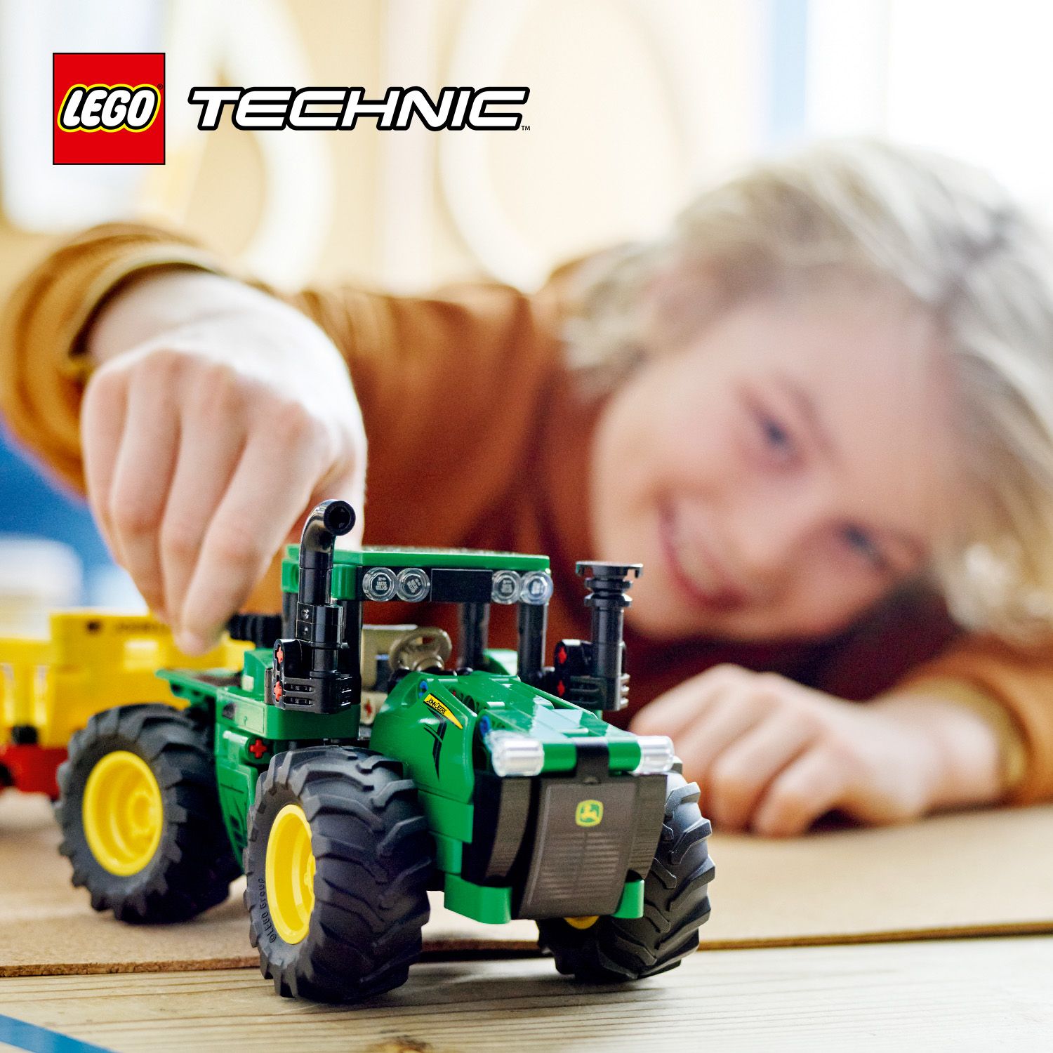 Aizraujošs John Deere traktora modelis bērniem