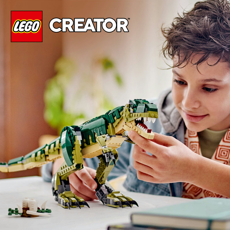 LEGO-Set 31151 T.Rex Nahaufnahme mit aufgerissenem Maul und beweglichen Armen
