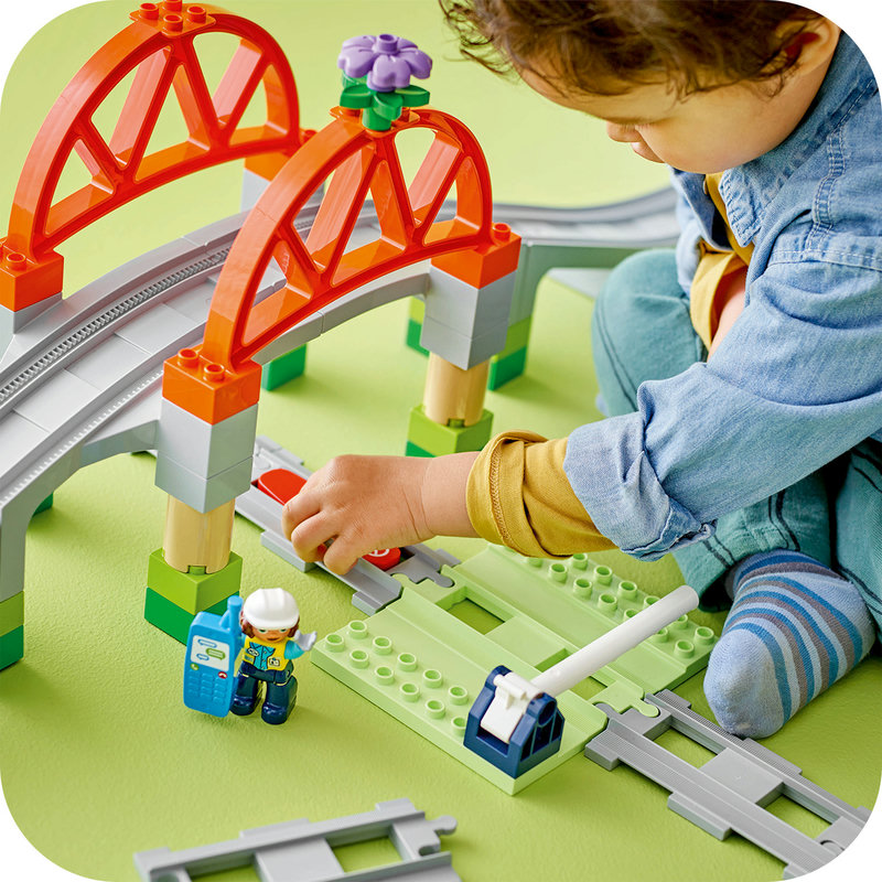 LEGO 10426 DUPLO Eisenbahnbrücke und Schienen Gesamtansicht