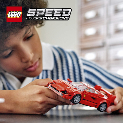 LEGO 76934 Ferrari F40 Detailansicht mit authentischer Karosserie