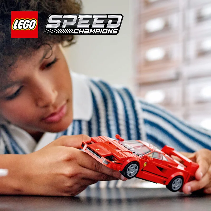 Odličan složivi LEGO® Superautomobil Ferrari F40