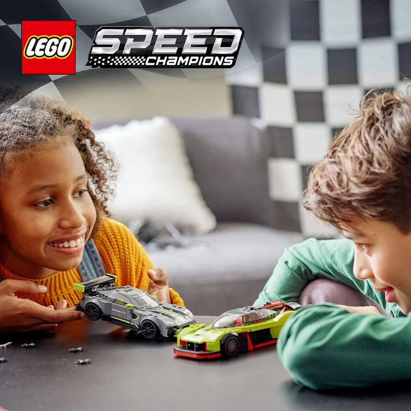 Zestaw LEGO® z 2 pojazdami Aston Martin
