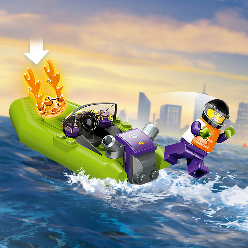 LEGO 60373 Lifestyle-Bild Kind spielt mit dem Feuerwehrboot