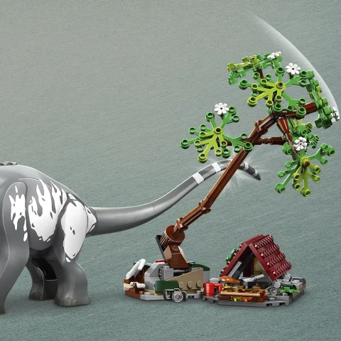 Kemping kidőlő fával