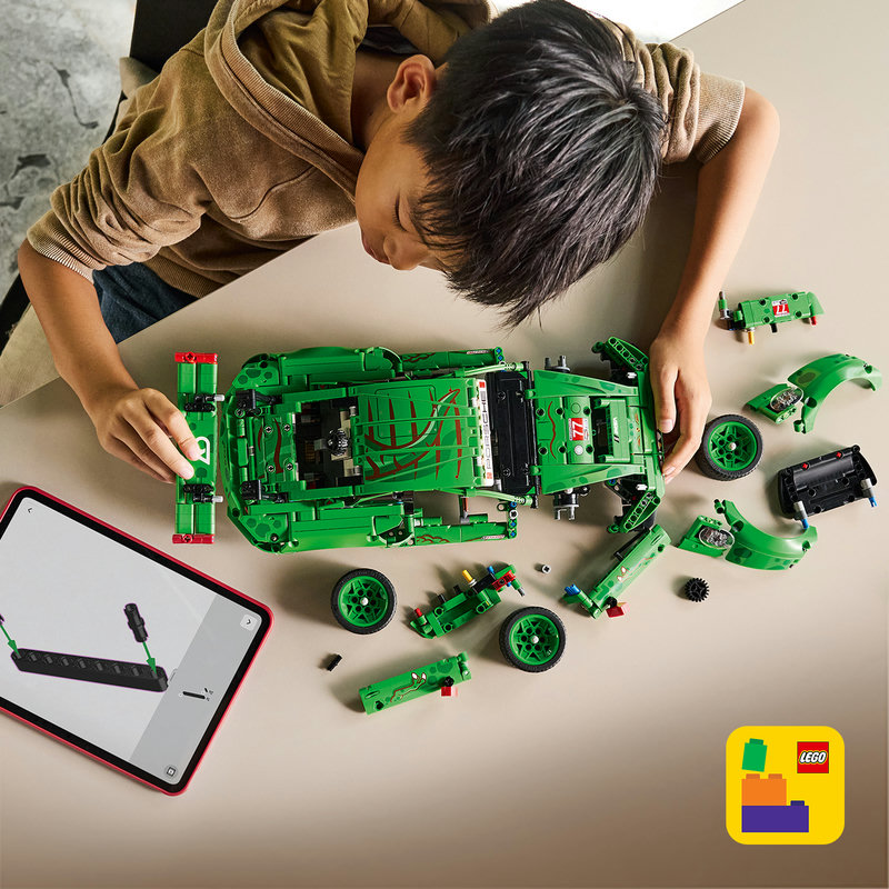 Включва интерактивни 3D инструкции за конструиране