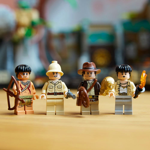 4 minifigūrėlės