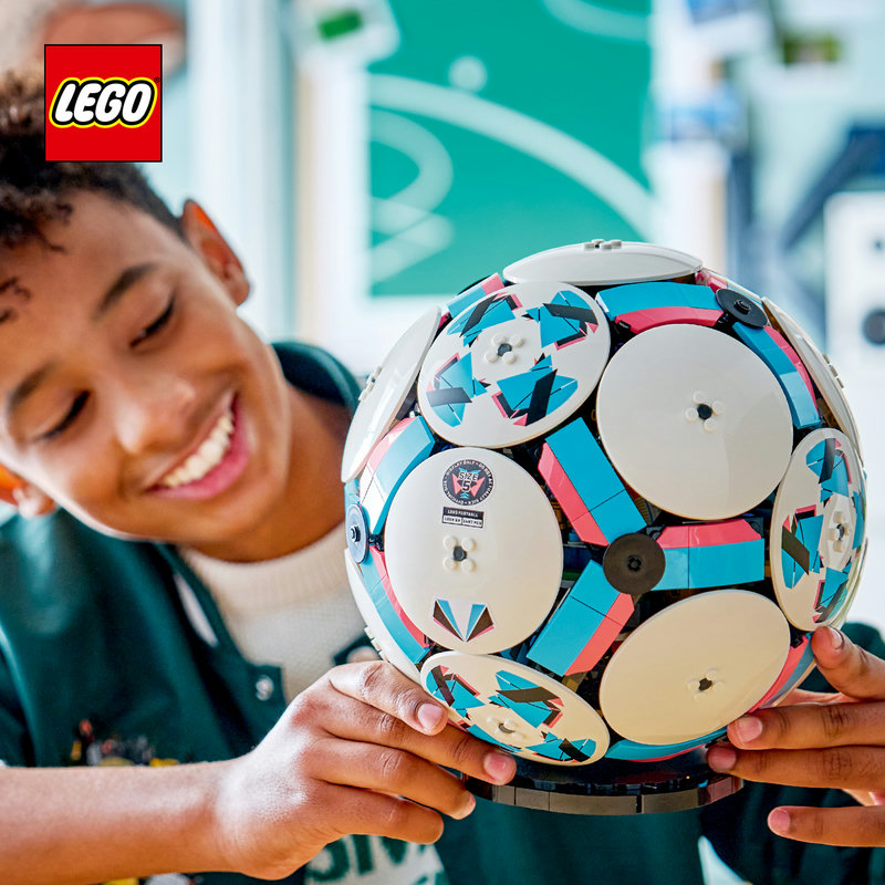 An awesome LEGO® Editions soccer set
