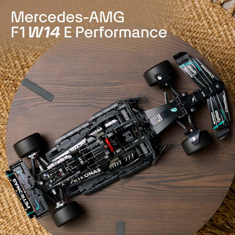 LEGO 42171 Mercedes-AMG F1 W14 Cockpit