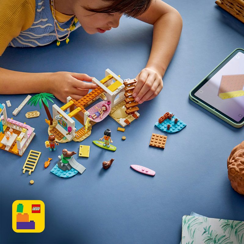 Включва интерактивни 3D инструкции за конструиране